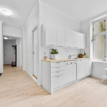 Large 4br In Quiet Nygaard * 베르겐