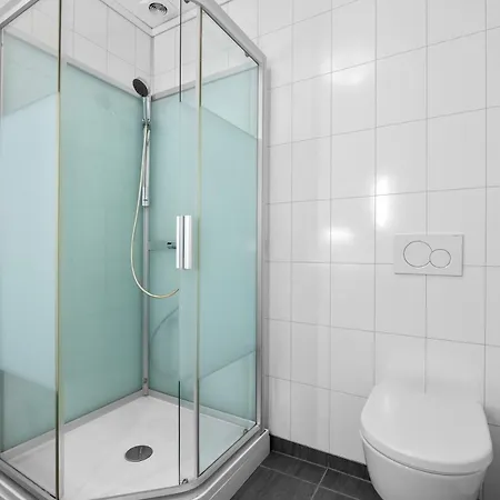 Large 4br In Quiet Nygaard * 베르겐