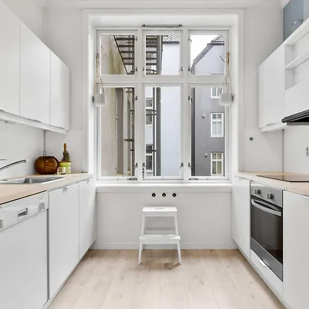 Large 4br In Quiet Nygaard Leilighet