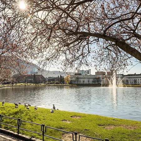 Large 4br In Quiet Nygaard 아파트 *
